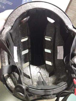 Casco para  adulto.  Bicicleta o patinete electric