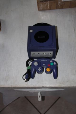 Nintendo Gamecube Viola Controller + Console