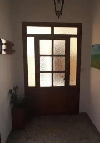 Porton o puerta de madera con cristales