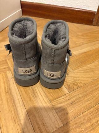 ugg niña gris