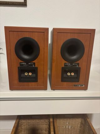 Altavoces Infinity Marrones y Grises
