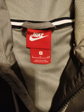 Chaqueta Nike Verde y Gris