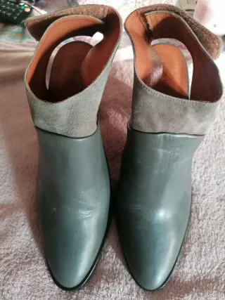 Zapatos abotinados en piel gris verdoso talla 38