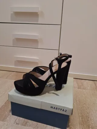 Sandalias de tacón Marypaz negras