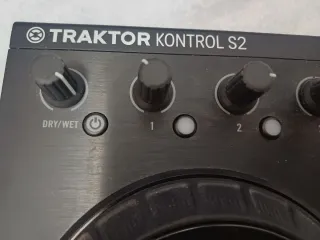 Mesa DJ Traktor Kontrol S2