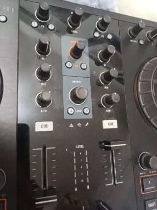 Mesa DJ Traktor Kontrol S2