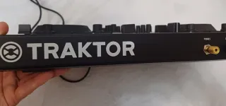Mesa DJ Traktor Kontrol S2