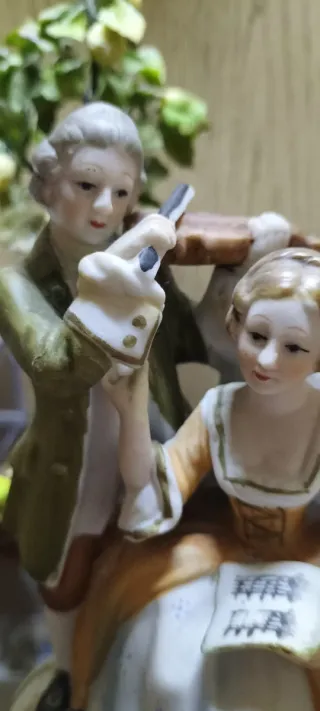 Figurita pareja músicos porcelana