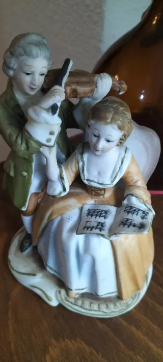 Figurita pareja músicos porcelana