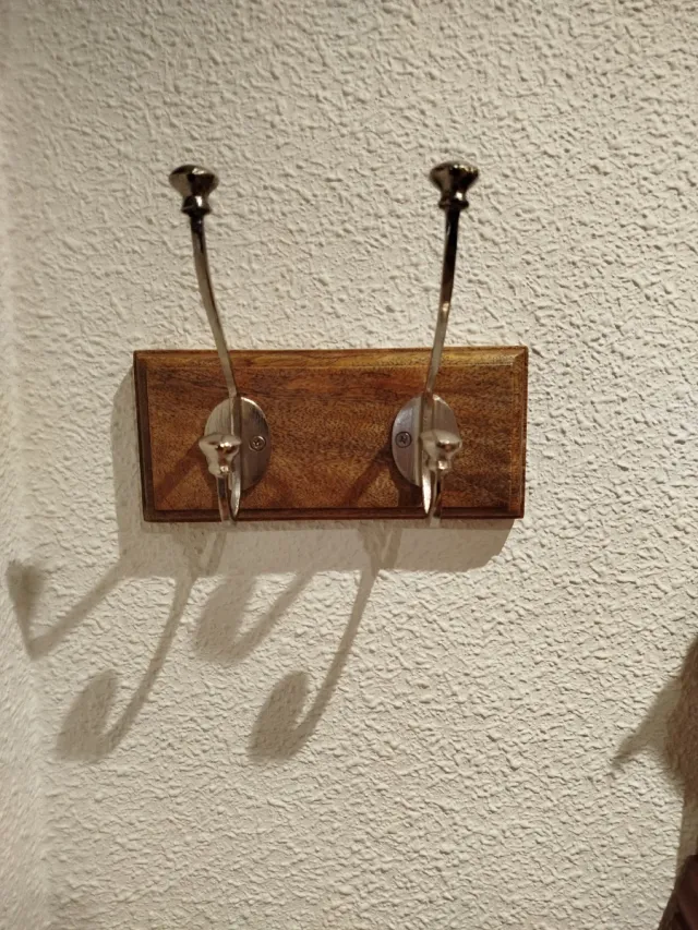 Perchero madera y metal elegante