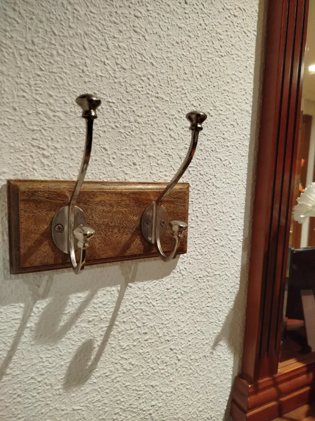 Perchero madera y metal elegante