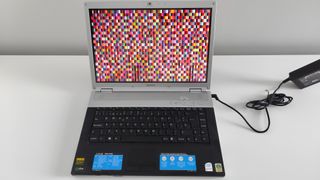 Portátil Sony Vaio VGN-FZ18E + Cargador