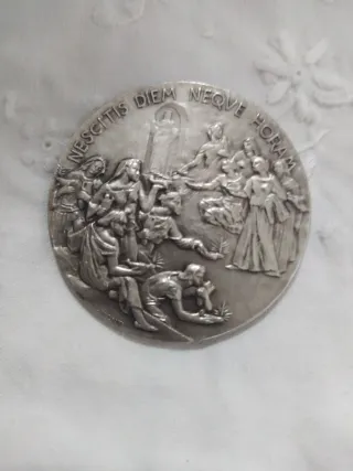 Medaglia antica con iscrizione