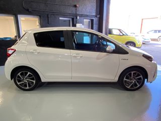 IMPECABLE!!!!  TOYOTA YARIS 2020 HIBRIDO