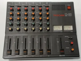 Tascam M-06 Mixer Analogico
