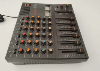 Tascam M-06 Mixer Analogico