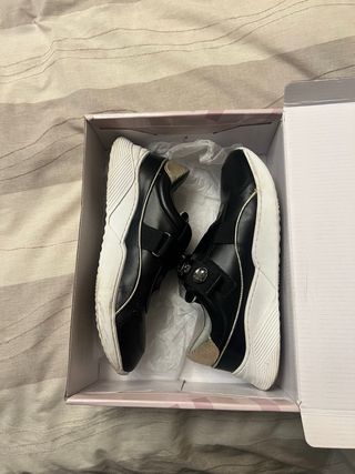 zapatilla elegante liujo para el día a día