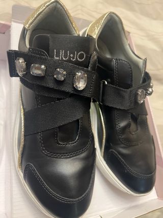 zapatilla elegante liujo para el día a día