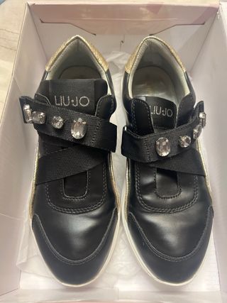 zapatilla elegante liujo para el día a día