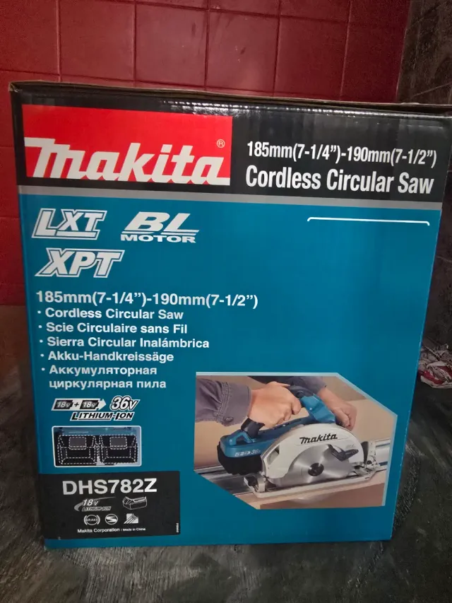 Sierra Circular Inalámbrica Makita DHS782Z
