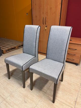 Coppia di sedie da pranzo grigie
