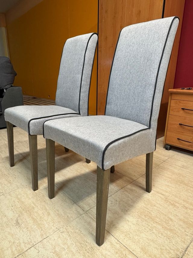 Coppia di sedie da pranzo grigie