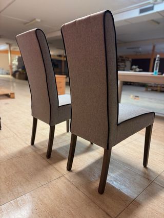 Coppia di sedie da pranzo grigie