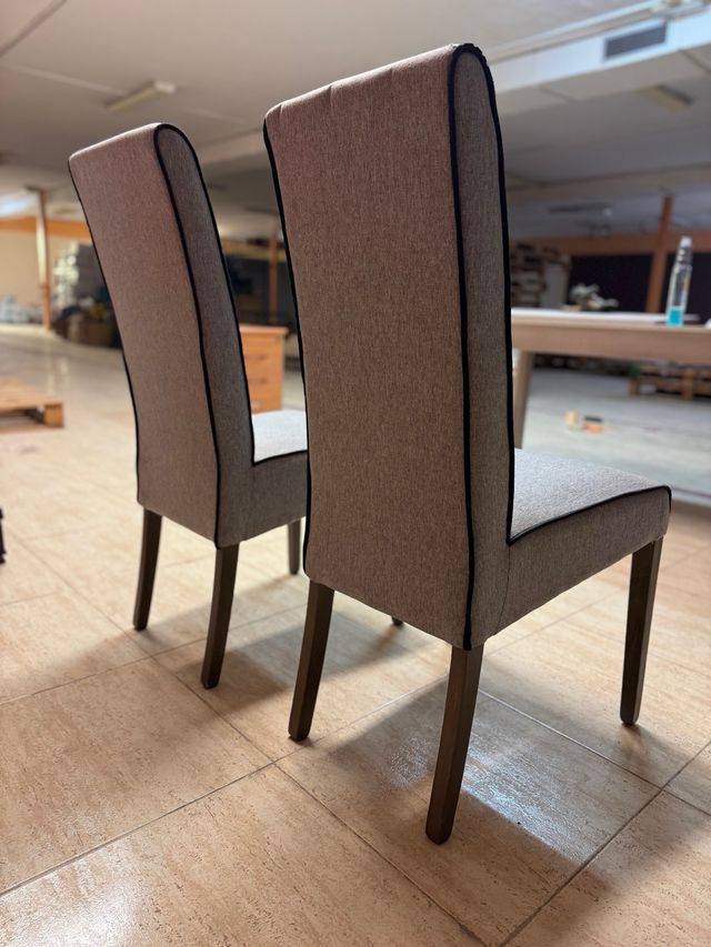 Coppia di sedie da pranzo grigie