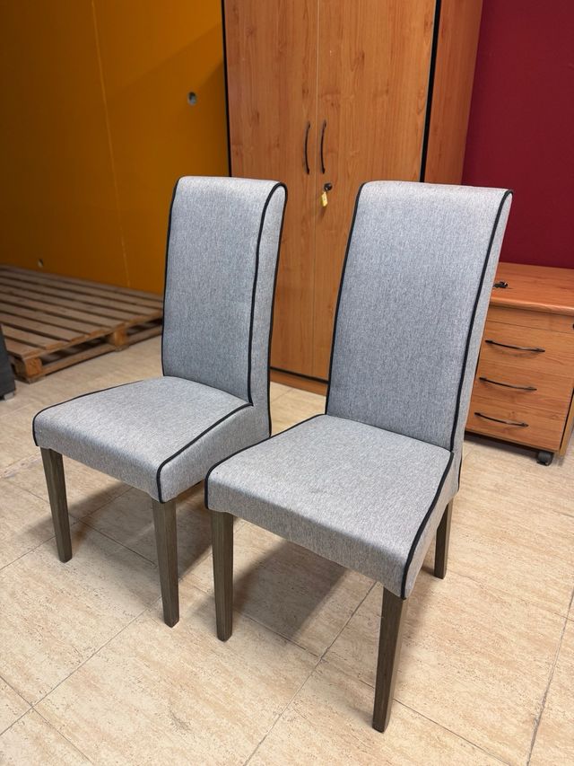 Coppia di sedie da pranzo grigie