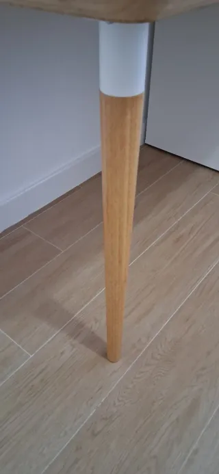 Scrivania Ikea in legno e bianco