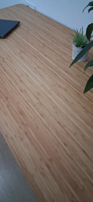 Scrivania Ikea in legno e bianco