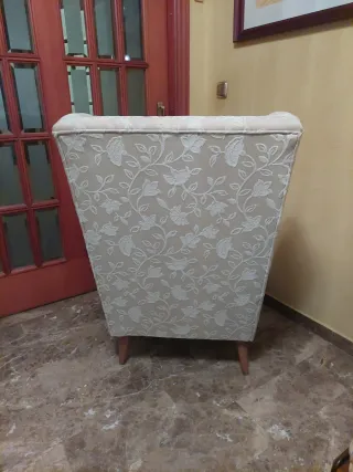 Comoda poltrona relax beige a fiori