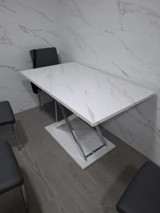 Tavolo da cucina o sala da pranzo