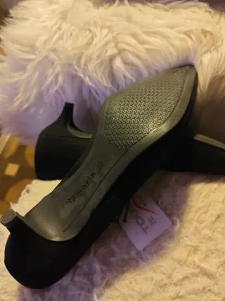 Zapatos de tacón bajo negros Tamaris talla 38