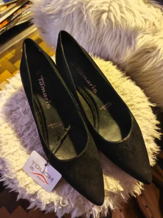 Zapatos de tacón bajo negros Tamaris talla 38