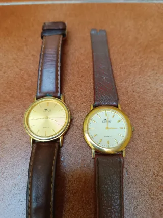 Dos relojes Lotus