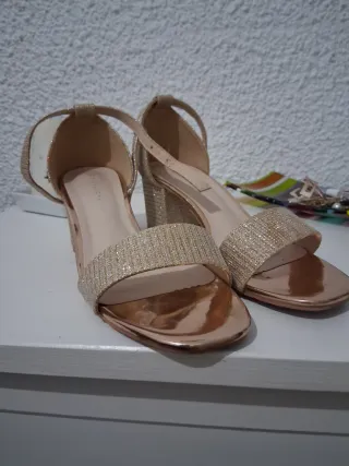 Sandalias doradas