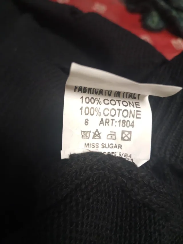 Maglia donna nera con buchi