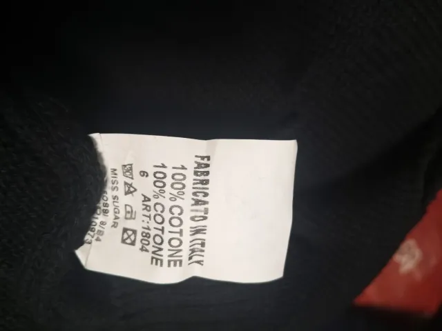 Maglia donna nera con buchi