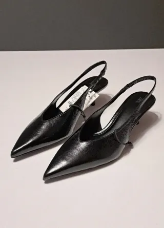 Zapato destalonado Zara tacón kitten negro