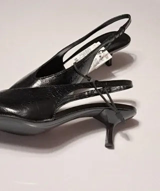 Zapato destalonado Zara tacón kitten negro