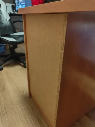 Escritorio con 4 cajones