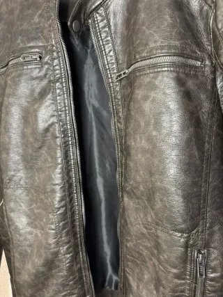 Chaqueta efecto piel