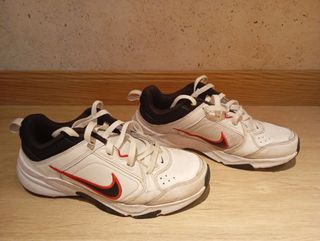 Zapatillas Nike Talla 42 Blancas y Rojas