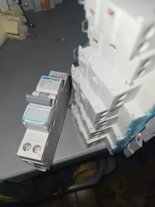 Interruptor magnetotérmico Hager MLU 510 C10