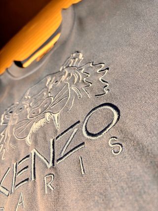 Sudadera Kenzo azul cielo con bordado tigre
