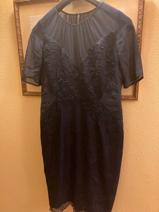 Vestido de fiesta azul con encaje