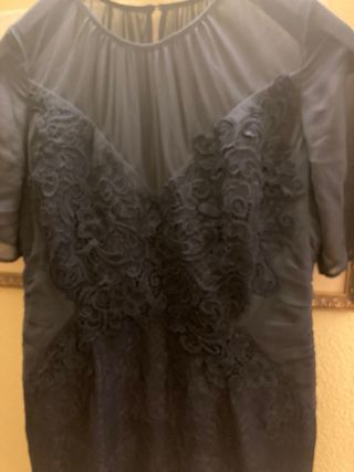 Vestido de fiesta azul con encaje