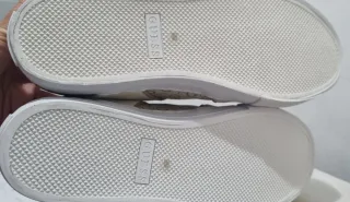 Zapatillas Guess Beige y Blancas