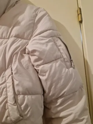 Abrigo corto acolchado beige